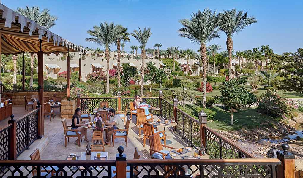 Terraza del hotel de lujo Four Seasons Sharm El Sheikh Egipto