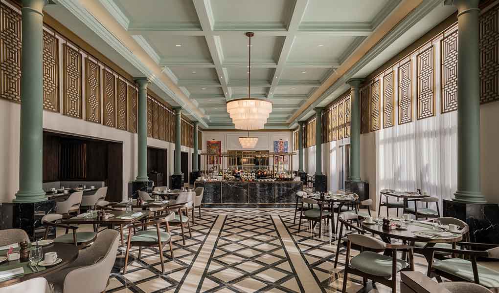 Restaurante del hotel con decoración de lujo