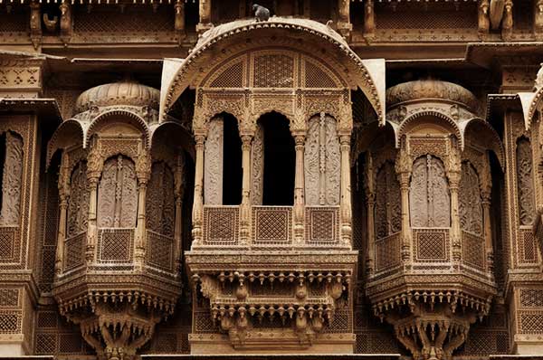Ventanas talladas en madera arte tradicional en India