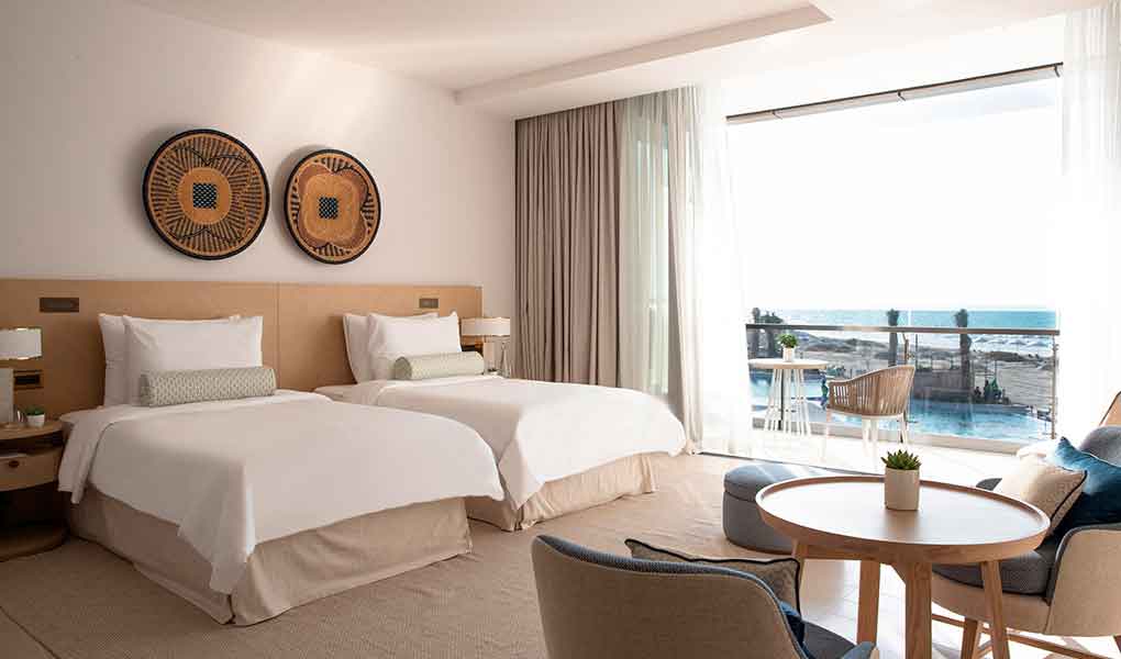 Habitación de lujo en Abu Dhabi con vistas al mar