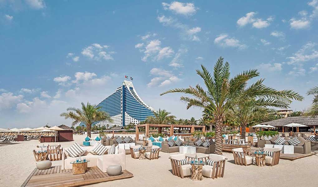 Vistas desde la playa del Jumeirah Beach Hotel en Dubái