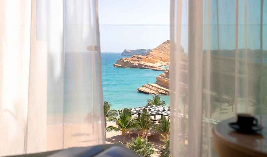 Vistas desde la habitación del hotel de lujo Jumeirah Muscat Bay en Omán