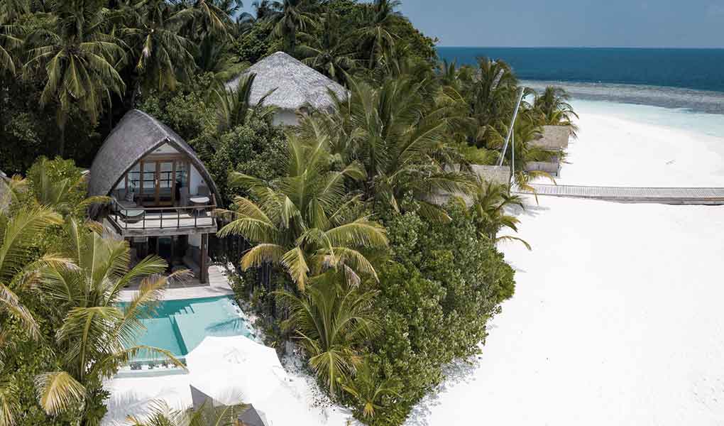 Villa sobre la playa en el hotel de lujo Maldivas Kandolhu