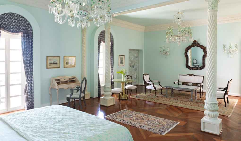 Habitación del hotel pintada en azul La Maison Bleue El Gouna
