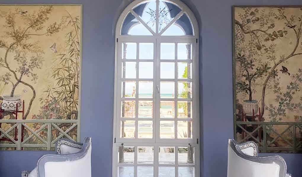 Ventana tradicional interior del hotel de lujo La Maison Bleue El Gouna