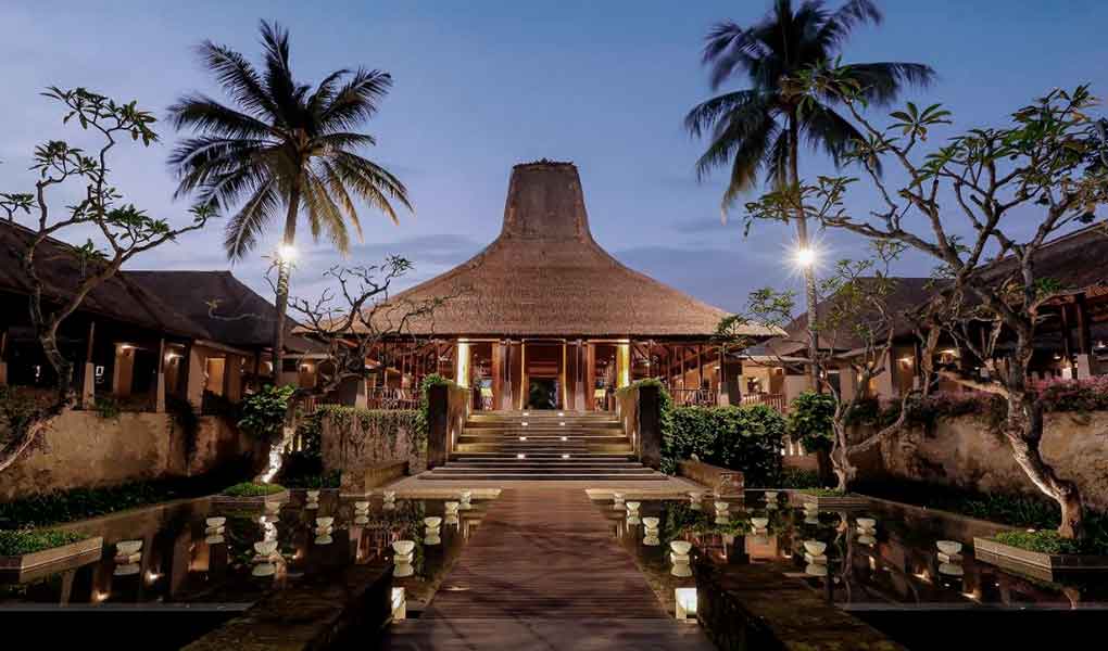 Recepción del hotel Maya Ubud Resort en Indonesia