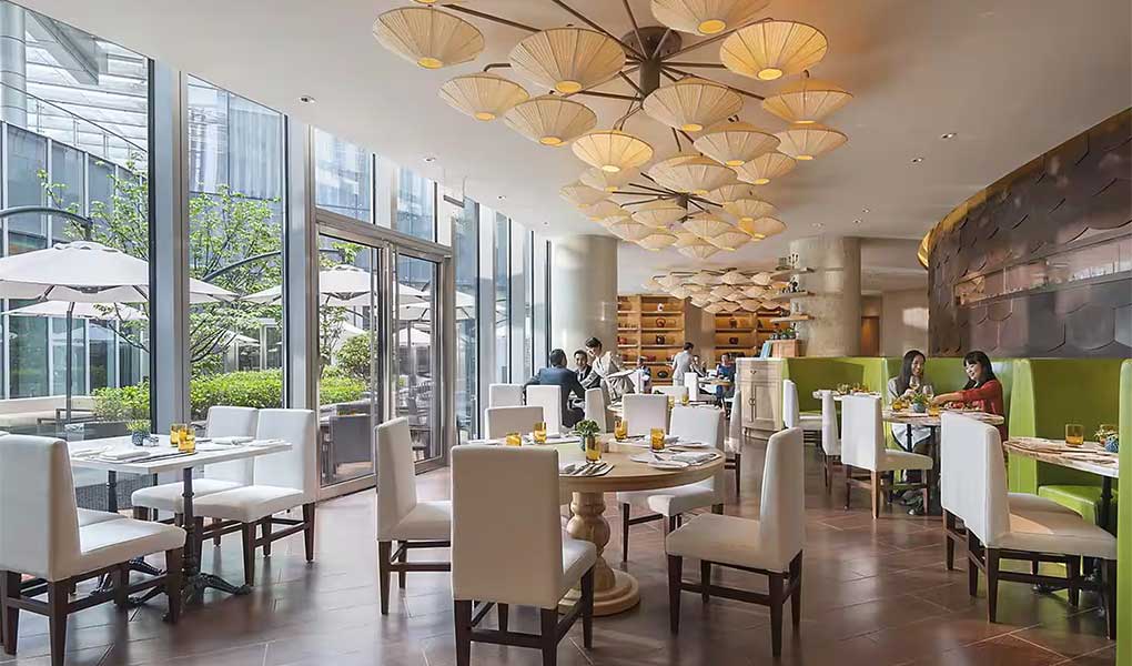 The Mandarin Oriental Pudong bar y zonas comunes vistas ciudad