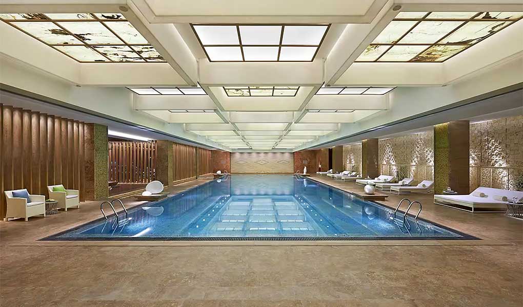 The Mandarin Oriental Pudong piscina interior del hotel The Mandarin Oriental Pudong