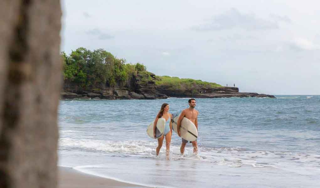 Playa del hotel Nirjhara en Bali en Indonesia