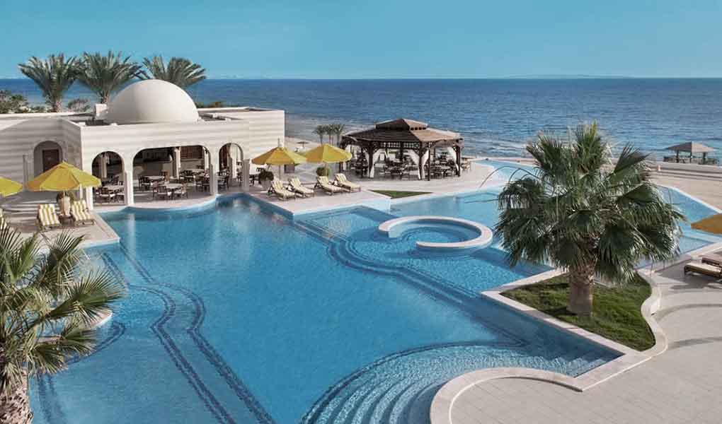 Vistas aéreas de las piscinas del hotel en Egipto
