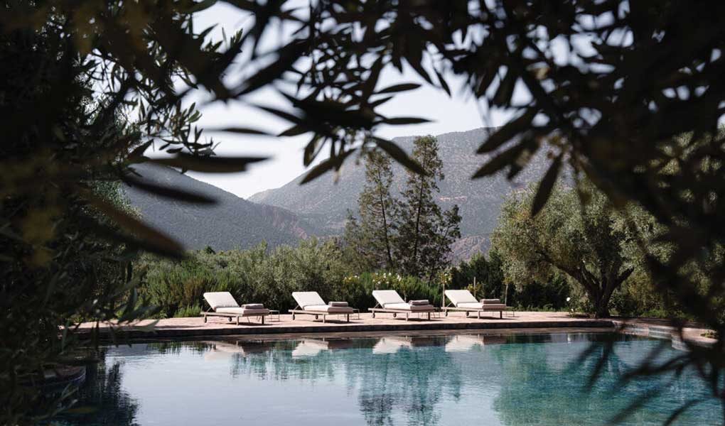 Zonas comunes y piscina exterior del hotel Olinto Atlas Mountain Retreat