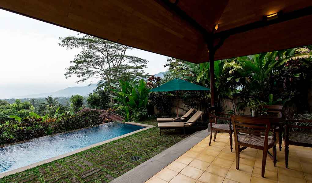 Piscina privada de la villa exterior