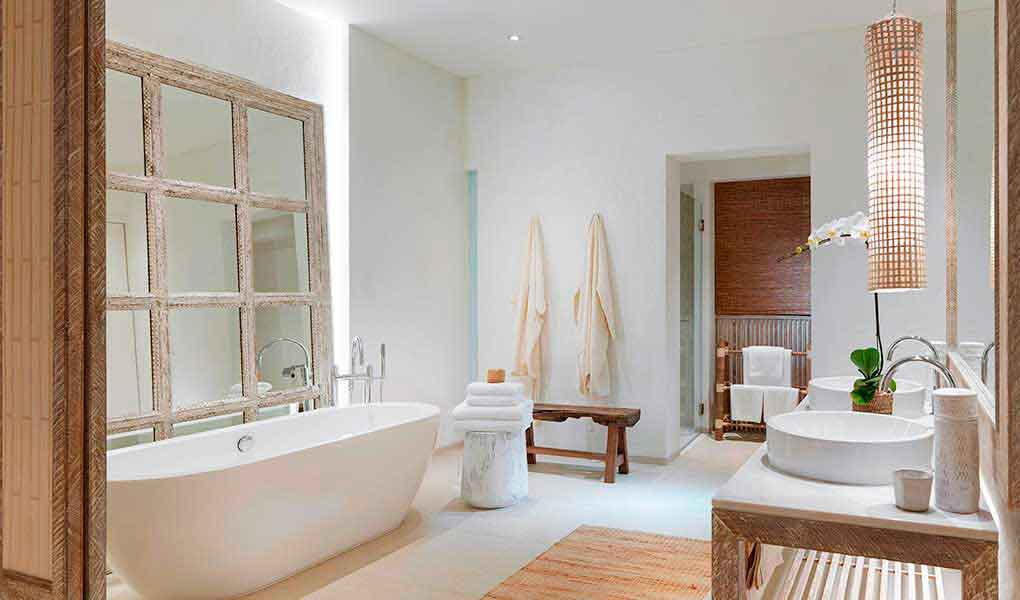 Interior del baño de la habitación del hotel Raya Heritage