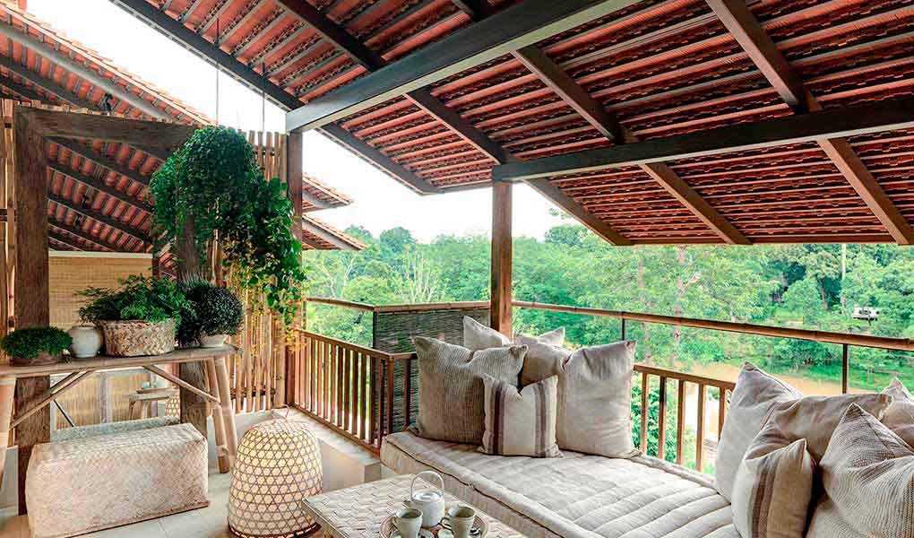 Terraza privada de la habitación del hotel Raya Heritage en Chiang Mai
