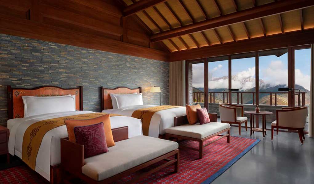 Habitación del hotel con vistas a las montañas