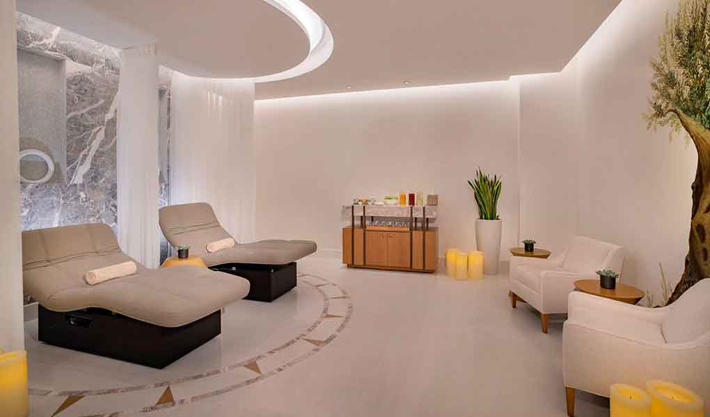 Interior del Spa con detalles en colores neutros