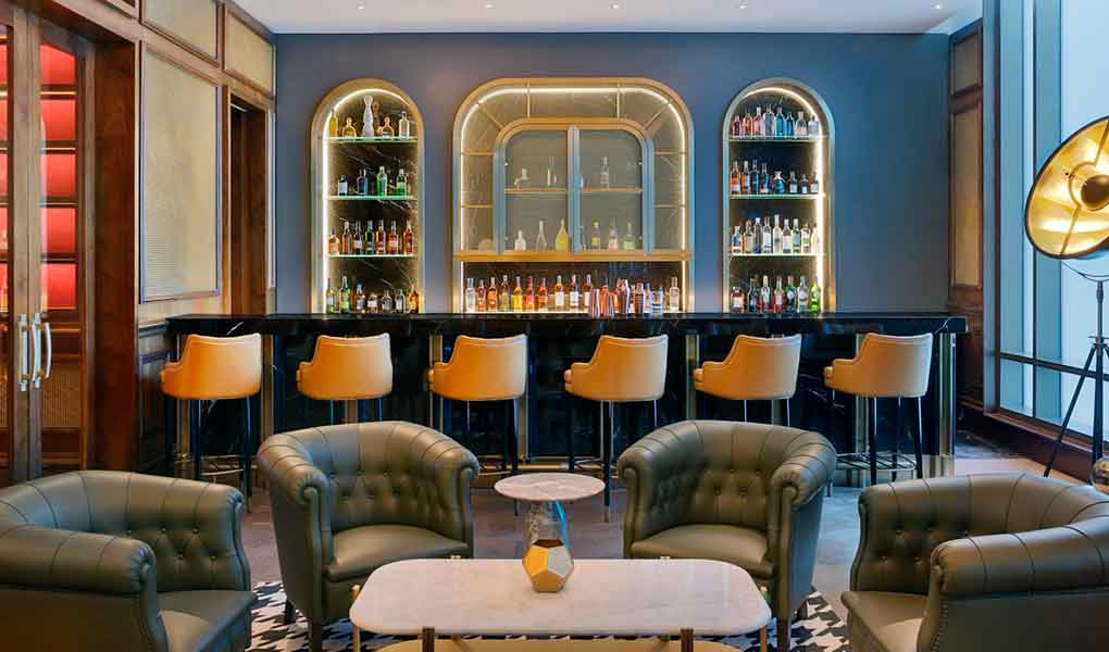 Bar interior del hotel The Ritz-Carlton Amman hotel lujo
