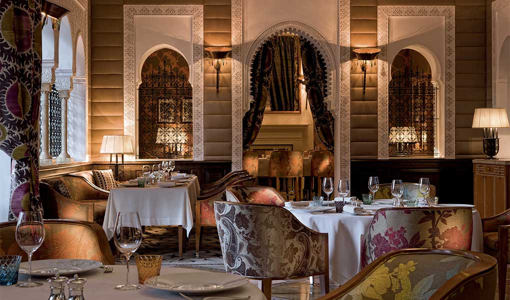 Restaurante francés del hotel con telas diseños tradicionales Marruecos