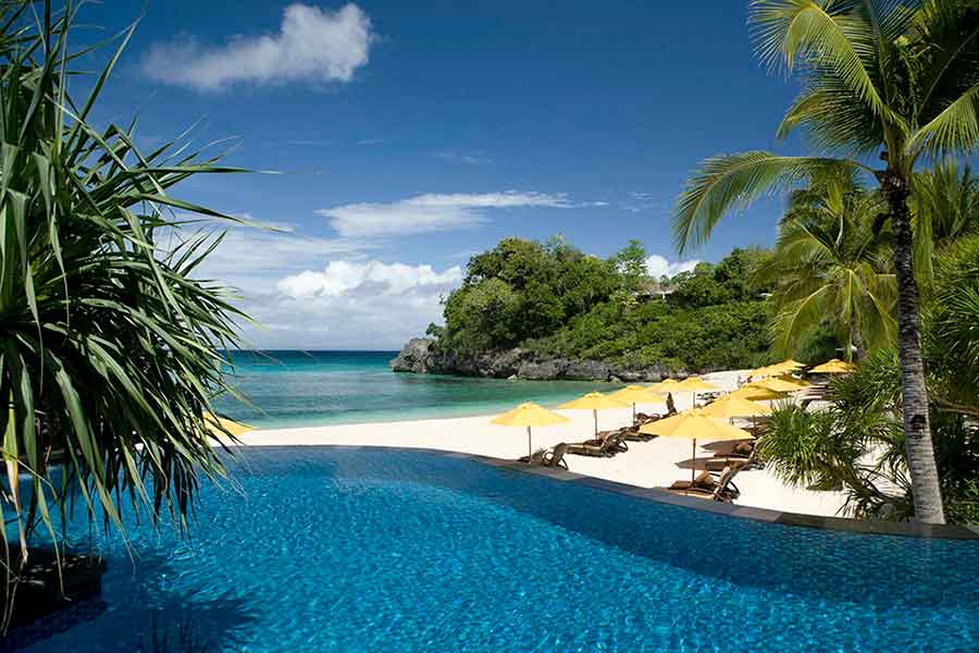 Piscina exterior del hotel con vistas al mar Shangri-La, Boracay