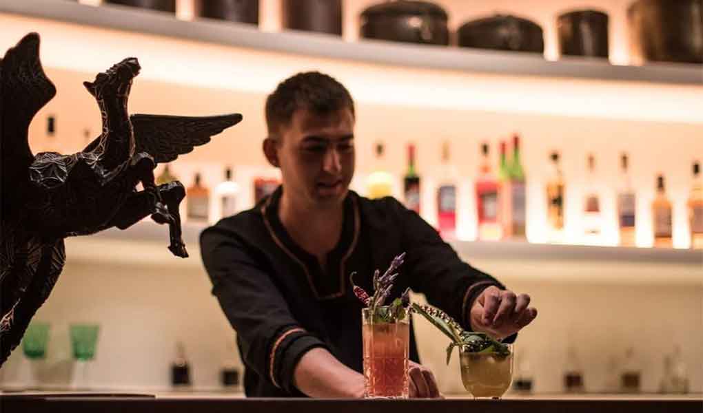 Bar de copas en  Jamillah en hotel Six Senses Shaharut