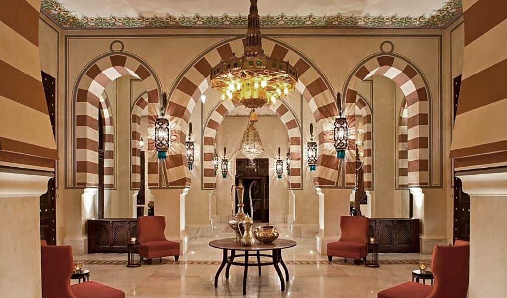 Entrada al hotel arcos arabes tradicionales en Aswan
