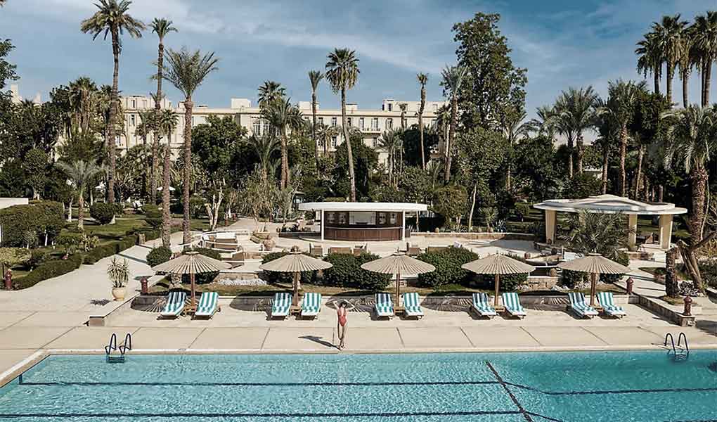 Piscina exterior del hotel de lujo Sofitel Winter Palace Luxor
