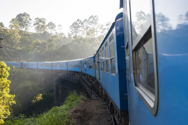 Viaje de novios a Sri Lanka, chofer privado, Tren Nuwara Eliya, playa bentota, hotel boutique