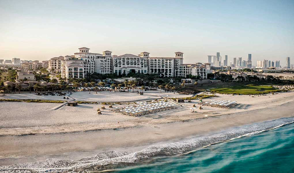 Vistas aéreas desde la playa del hotel  St. Regis Saadiyat Island Resort 