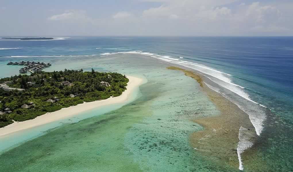 Arrecifes Six Senses Laamu Surf en Maldivas