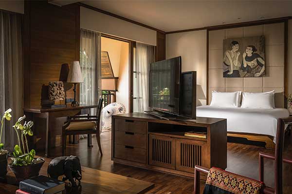 Interior de la habitación del hotel Anantara Golden Triangle Elephant Camp en Chiang Rai