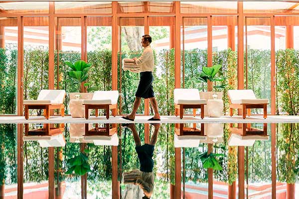 Piscina interior en Chiva-Som Wellness retreat en Hua Hin