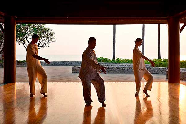 Clase de Tai Chi en Chiva-Som Tailandia 