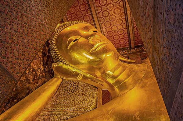 Budda reclinada color oro en Bangkok excursión en privado
