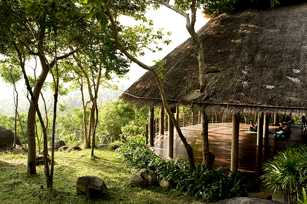 Exterior del pabellón de yoga en Kamalaya Koh Samui Tailandia
