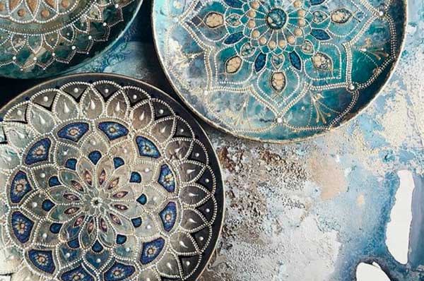 Par de platos artesanales en Turquía con arte tradicionales 