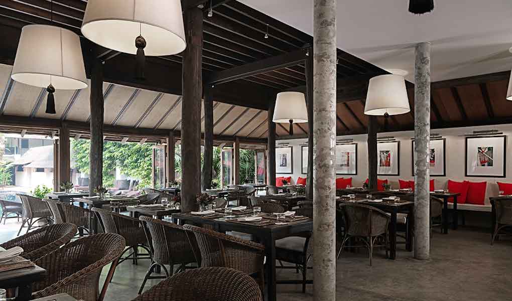 Restaurante del hotel Tailandia Tamarind Village en Chiang Mai con vistas a la piscina