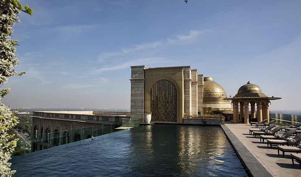 Piscina del hotel The Leela Palace New Delhi en la terraza