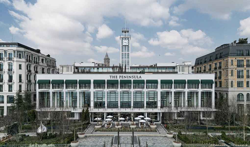 Fachada acristalada del hotel de lujo en Turquía The Peninsula Istanbul
