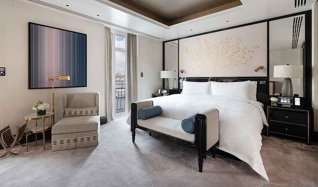 Habitación del lujo del hotel The Peninsula Istanbul con vistas al Bósforo en Turquía