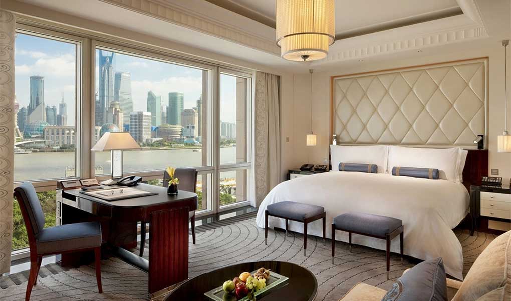 Decoración de la habitación del hotel de lujo The Peninsula Shanghai