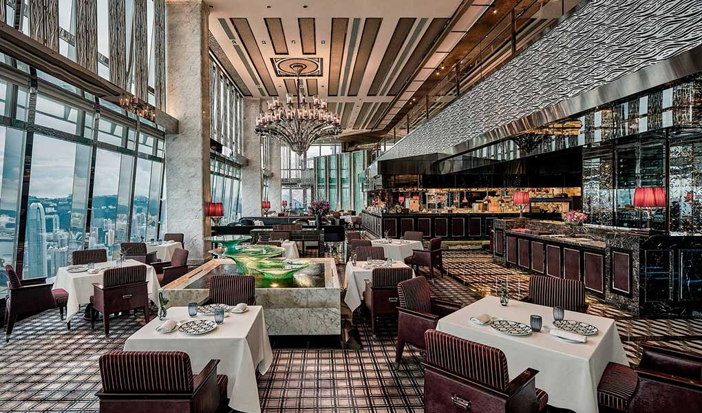 Restaurante del hotel con vistas a la ciudad