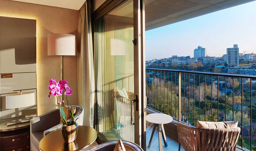 Vistas a la ciudad desde la habitación del hotel The St. Regis Istanbul