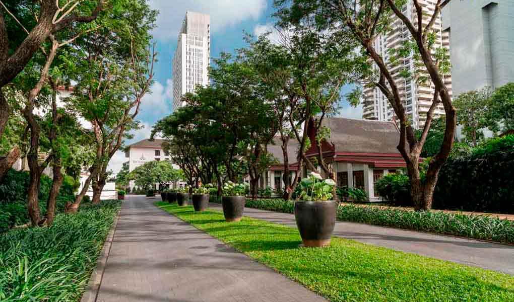 Entrada del hotel The Sukhothai Bangkok jardines