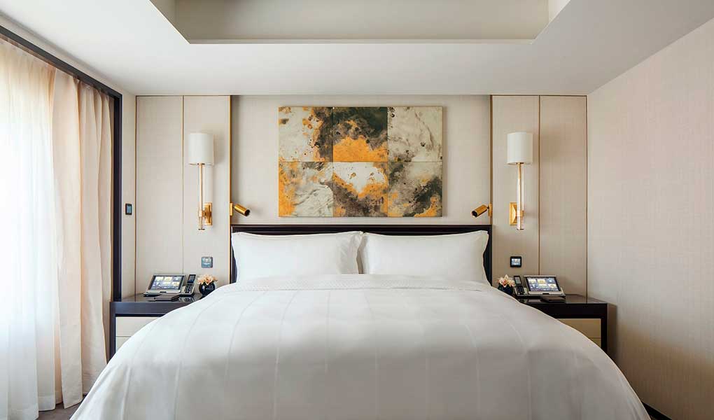 Habitación del hotel cama central The Peninsula Beijing