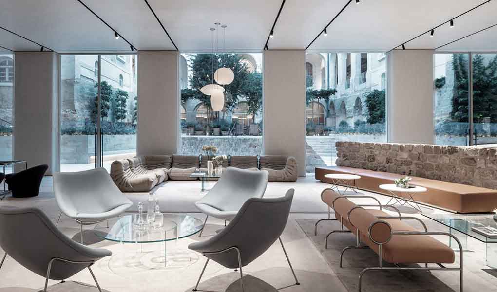 Recepción renovada del hotel The Jaffa Tel Aviv en Israel