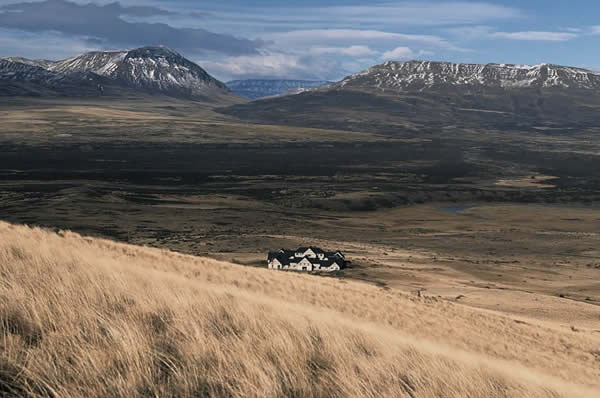 Paisaje de Patagonia y el hotel EOLO