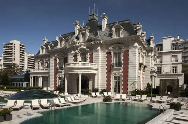 Piscina del Hotel Four Seasons Buenos Aires viaje en Familia