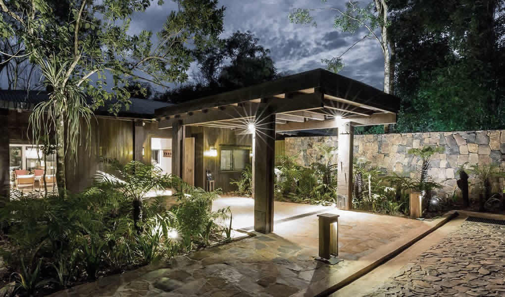 Entrada exterior Awasi Iguazú