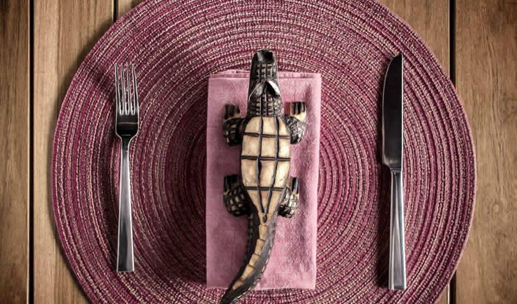 Detalle artesanal de la cena en Awasi Iguazú