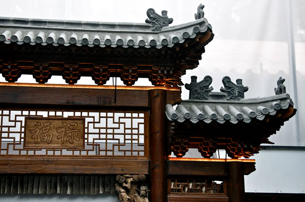 Terminaciones decoración China en un templo tradicional